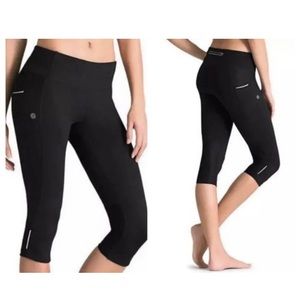 ATHLETA DOBBY BE FREE KNICKER CROP BLACK RUNNING/YOGA LEGGINGS • S/S• WOMENS